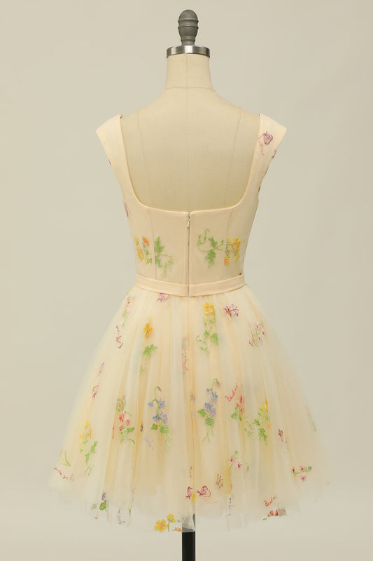 Jolie robe de bal courte évasée bustier couleur champagne