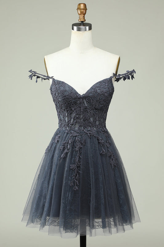 Robe de bal courte grise en ligne A avec bretelles spaghetti et appliqués