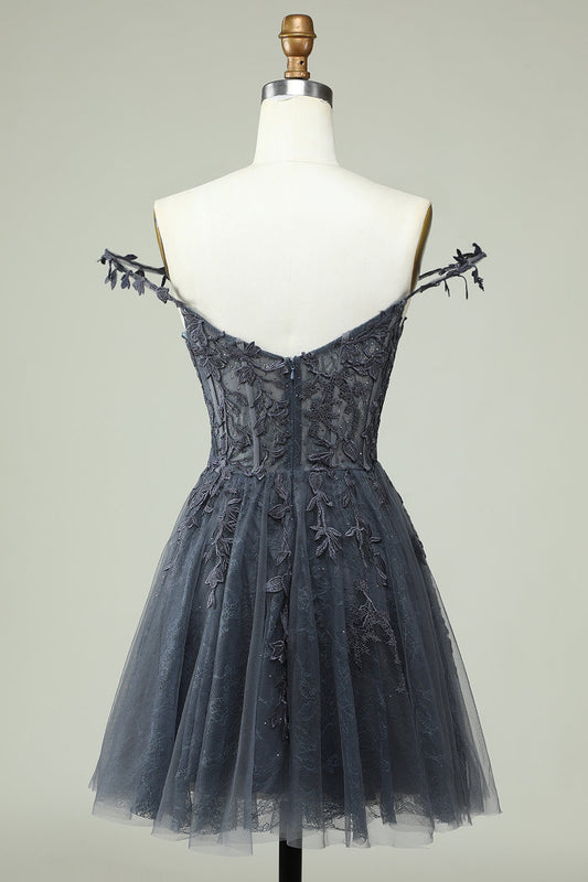 Robe de bal courte grise en ligne A avec bretelles spaghetti et appliqués