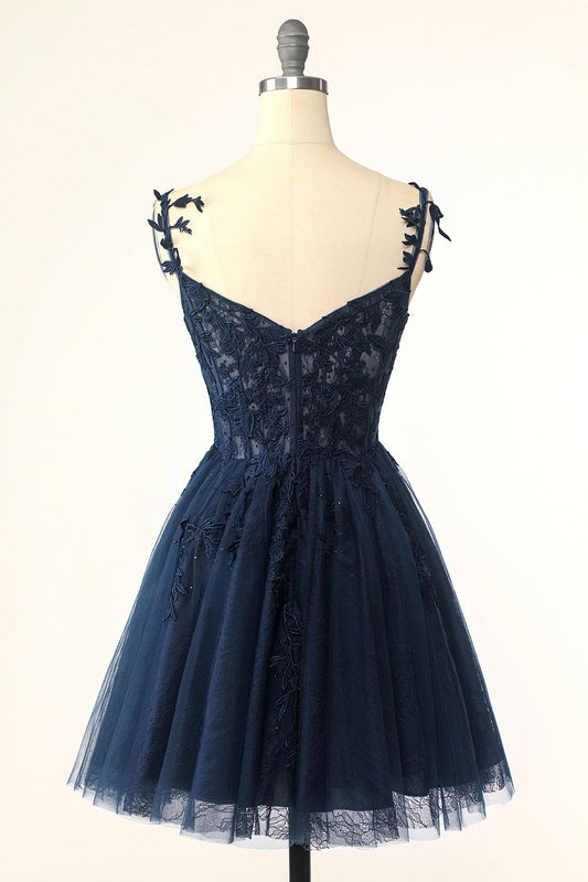 Robe courte de bal de fin d'année bleu marine à bretelles spaghetti avec appliques