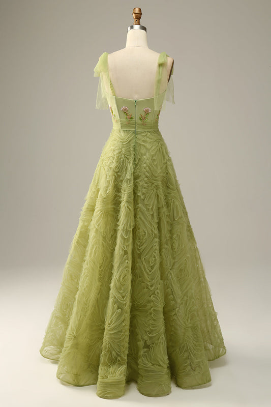 Robe de bal trapèze vert clair avec broderie