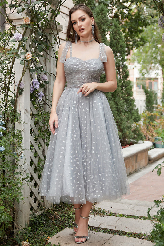 Robe de bal mi-longue grise à fines bretelles avec nœuds