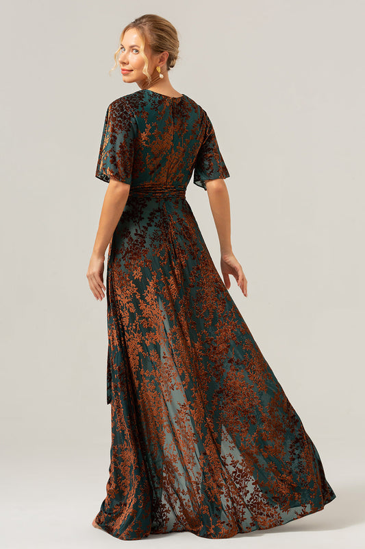Robe de bal longue en velours dévoré vert foncé coupe trapèze à manches courtes