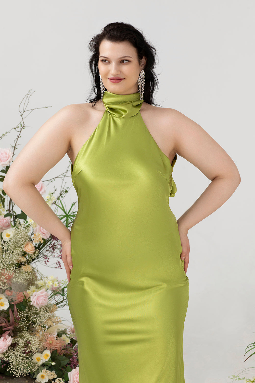 Robe d'invitée de mariage grande taille dos nu, coupe fourreau, vert citron