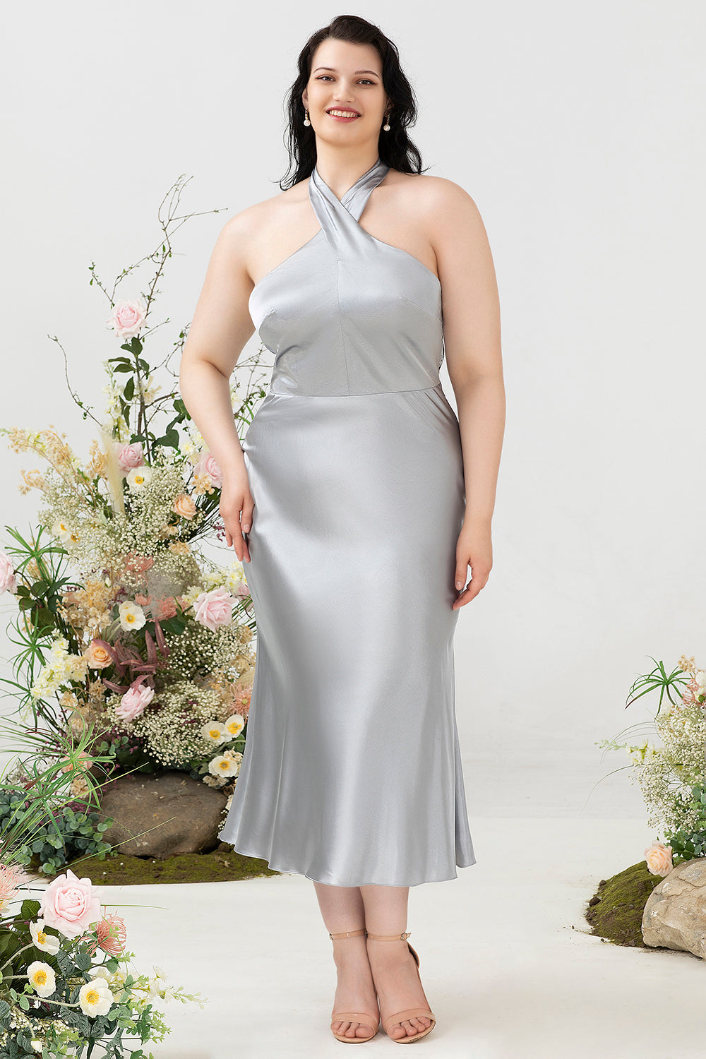 Robe de soirée fourreau argentée grande taille pour invitée de mariage à col licou