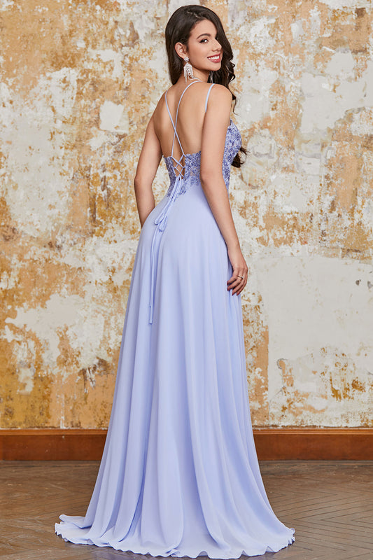 Magnifique robe de bal longue lavande, coupe trapèze, à fines bretelles et dos croisé.