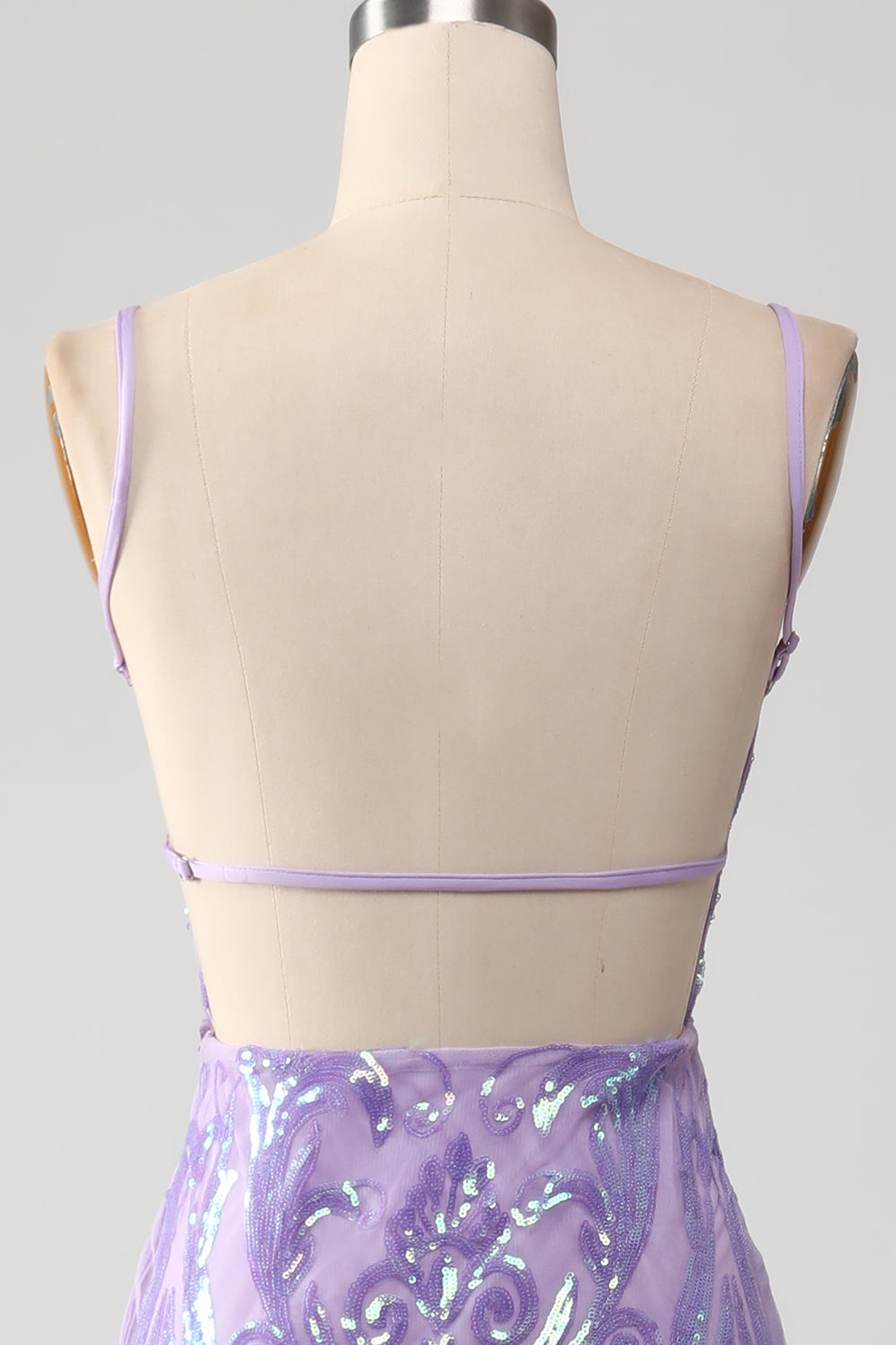Robe de bal dos nu violet clair avec des paillettes