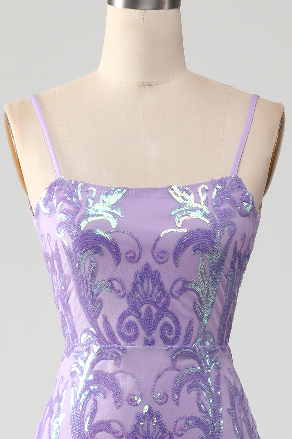 Robe de bal dos nu violet clair avec des paillettes