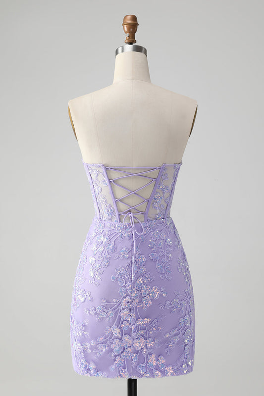 Robe de soirée courte lilas en tulle avec corset à sequins, col bustier et broderies, dos lacé