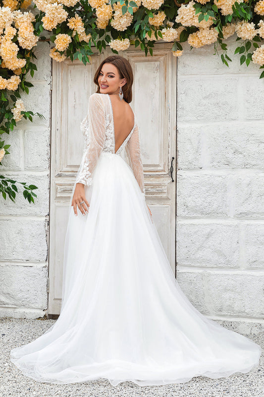 Robe de mariée en tulle ivoire à col en V plongeant avec traîne et dentelle