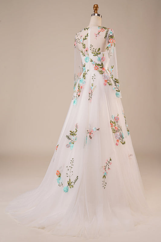 Robe de mariée longue ivoire en tulle à manches longues brodée