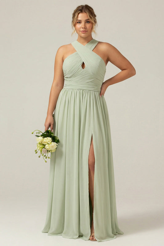 Robe de demoiselle d'honneur longue plissée en mousseline de soie coupe trapèze avec dos nu, couleur sauge poussiéreuse, grande taille avec fente