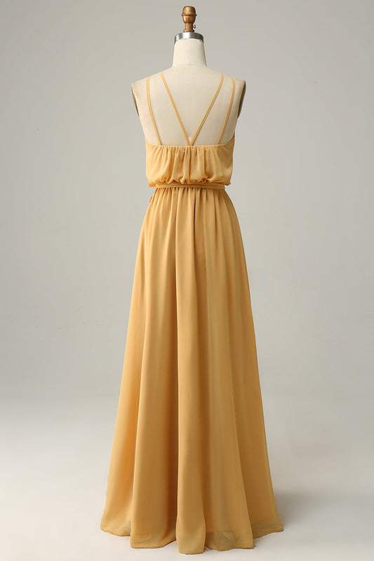Robe longue de demoiselle d'honneur jaune coupe A, avec licol et nœud.