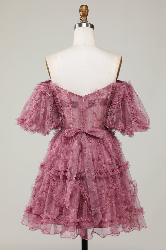 Robe de bal courte en tulle rose poudré avec épaules dénudées et manches courtes, coupe trapèze et élégante