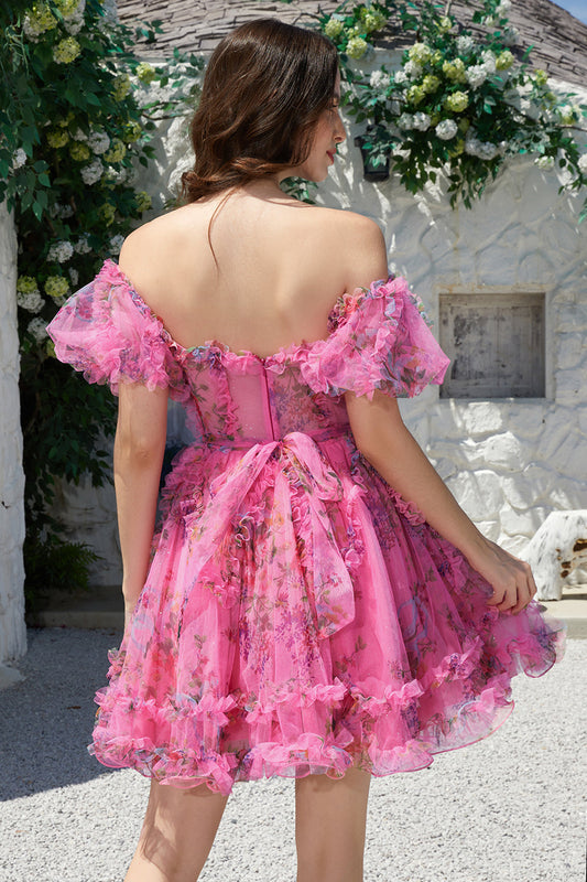 Belle robe de bal courte en tulle fuchsia avec épaules dénudées, coupe trapèze et manches courtes