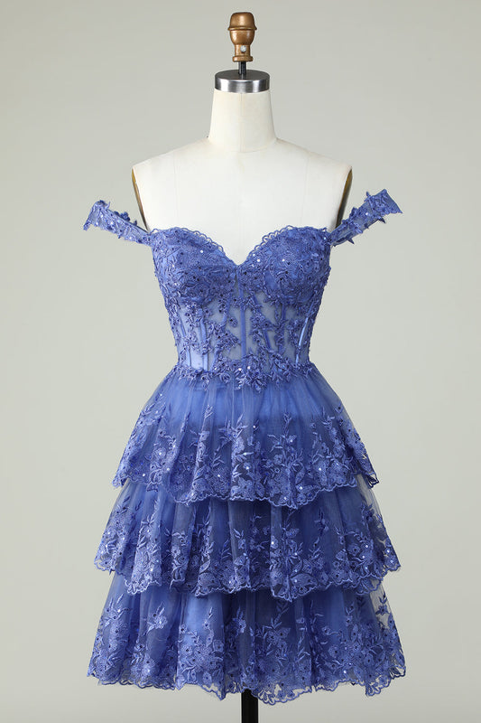 Jolie robe courte de bal de promo évasée bleu foncé avec corset, niveaux et dentelle