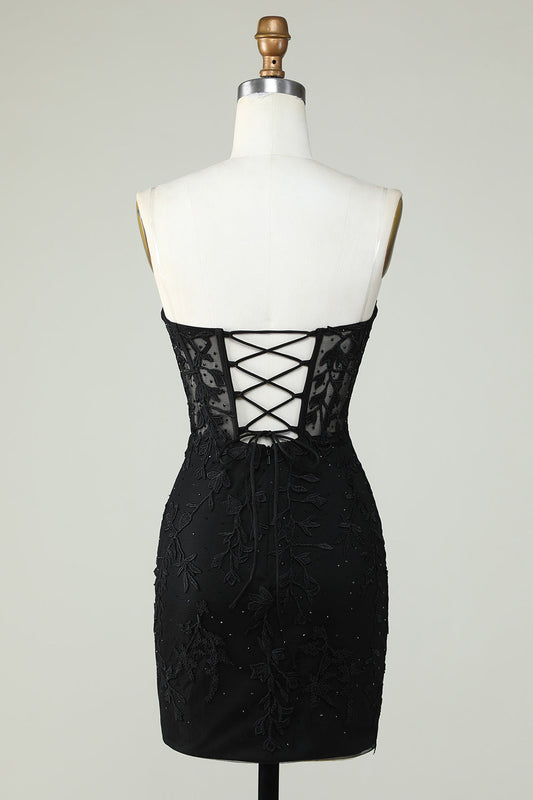 Robe courte de bal de fin d'année noire fourreau bustier cœur avec appliques