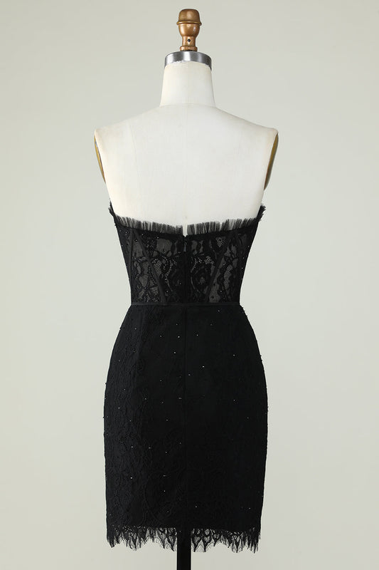 Robe de diplôme noire sans bretelles avec perles