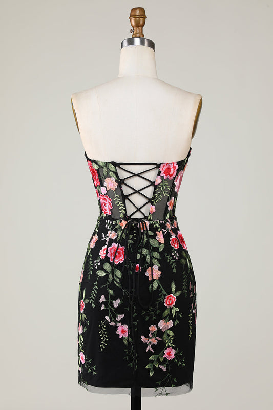 Robe de graduation noire chérie avec appliques
