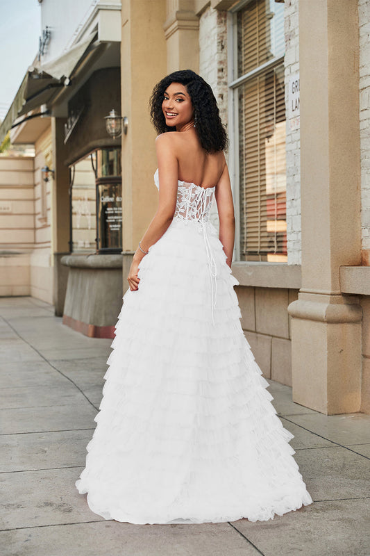 Robe de mariée bustier blanche évasée avec volants en dentelle