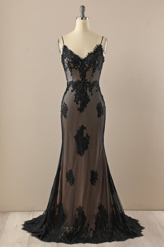 Robe de bal noire col V ornée de perles