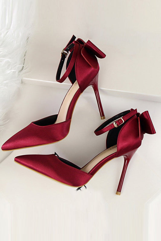 Escarpins de bal en satin bordeaux avec nœud