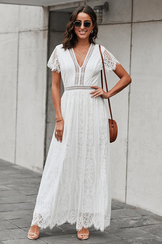Robe longue blanche en dentelle à col en V