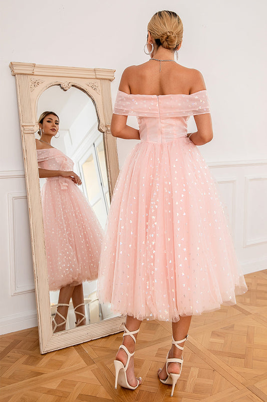 Robe de bal rose à épaules dénudées et cœurs