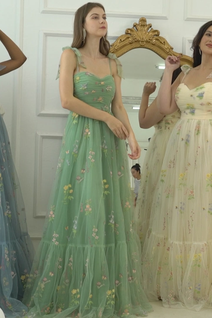 Vestido Largo de Promoción con Bordado Champaña