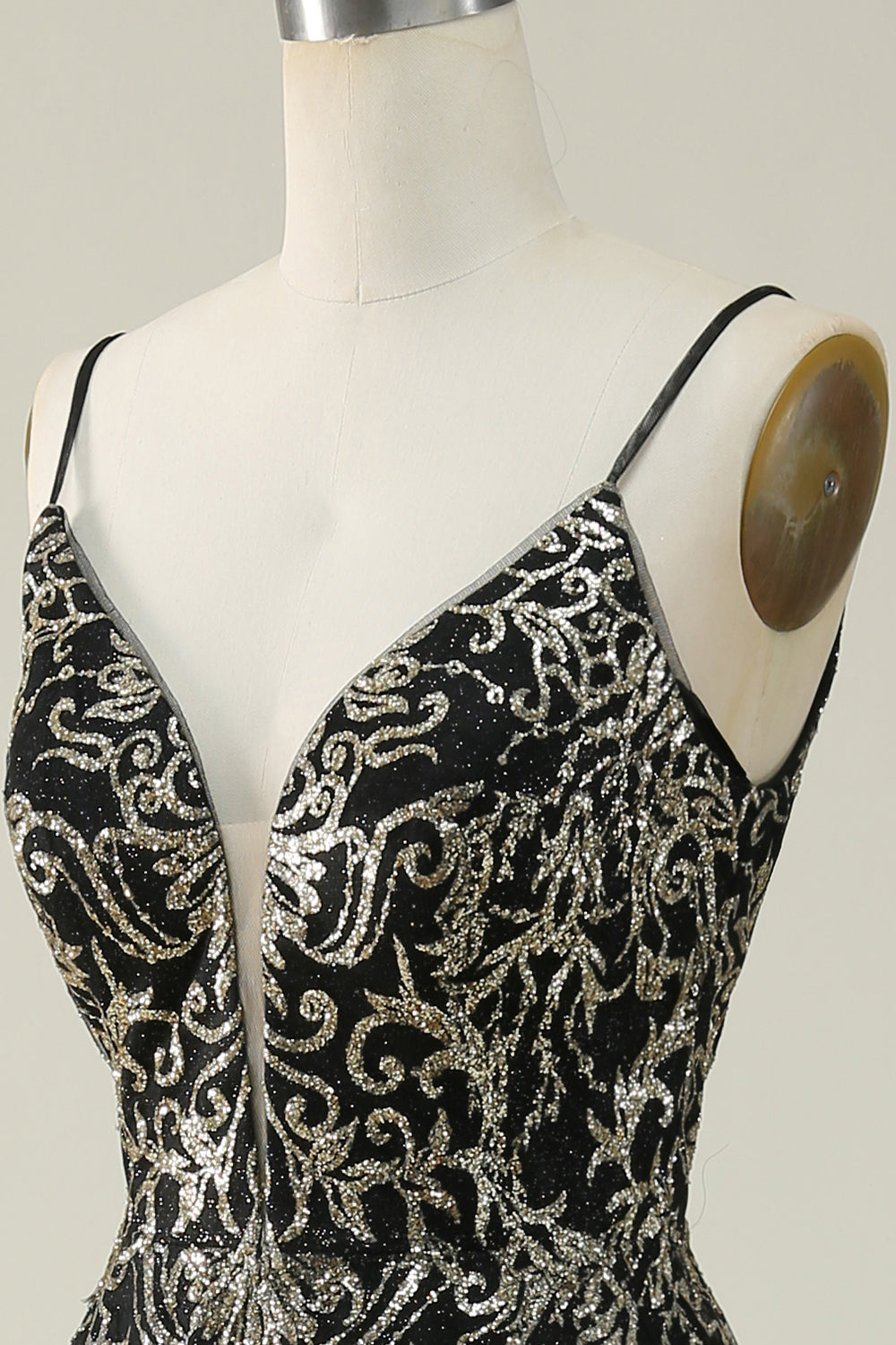 Robe longue de bal noire et dorée à fines bretelles