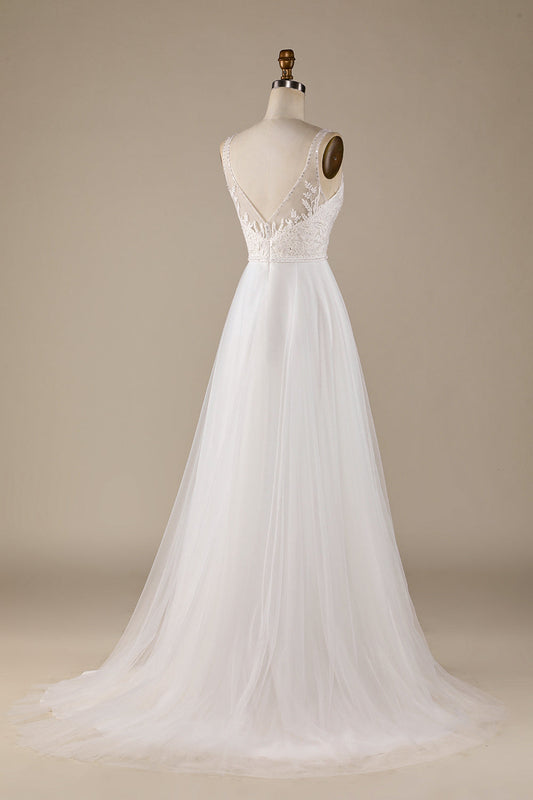 Robe de mariée en tulle ivoire, décolleté en V, traîne balayage et dentelle